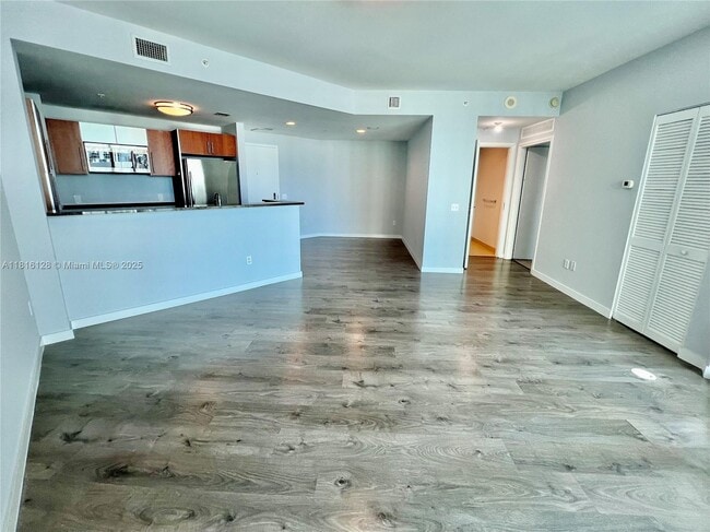 Building Photo - 300 S Biscayne Blvd
