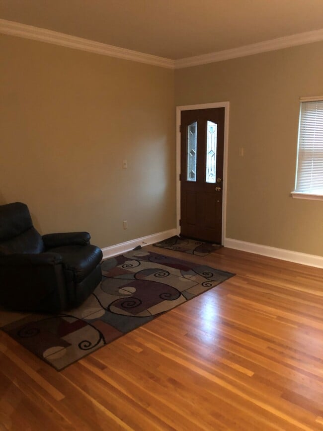 Living Room - 2814 Sarah St