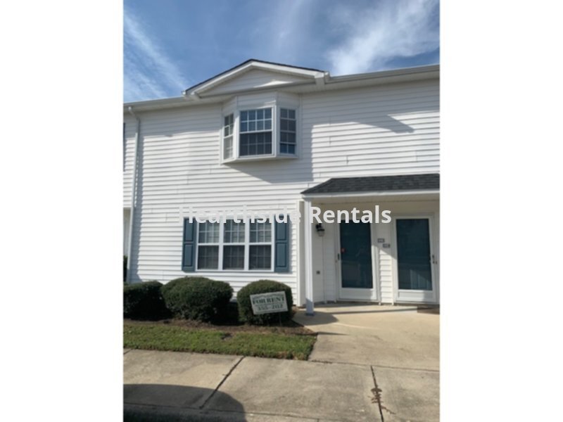 **3 Bedroom 2.5 Bath Townhouse Near Pitt C... House Rental in