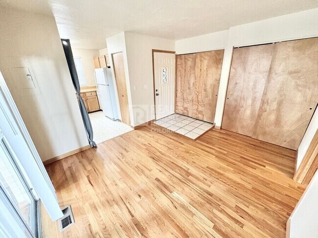 Building Photo - 4656 S Dillon Ct