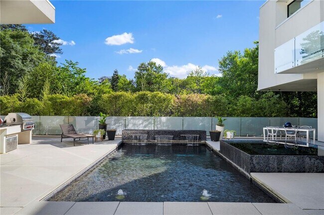 Foto del edificio - 937 Berkshire Rd NE