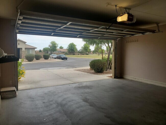 Foto del edificio - 45967 W Starlight Dr