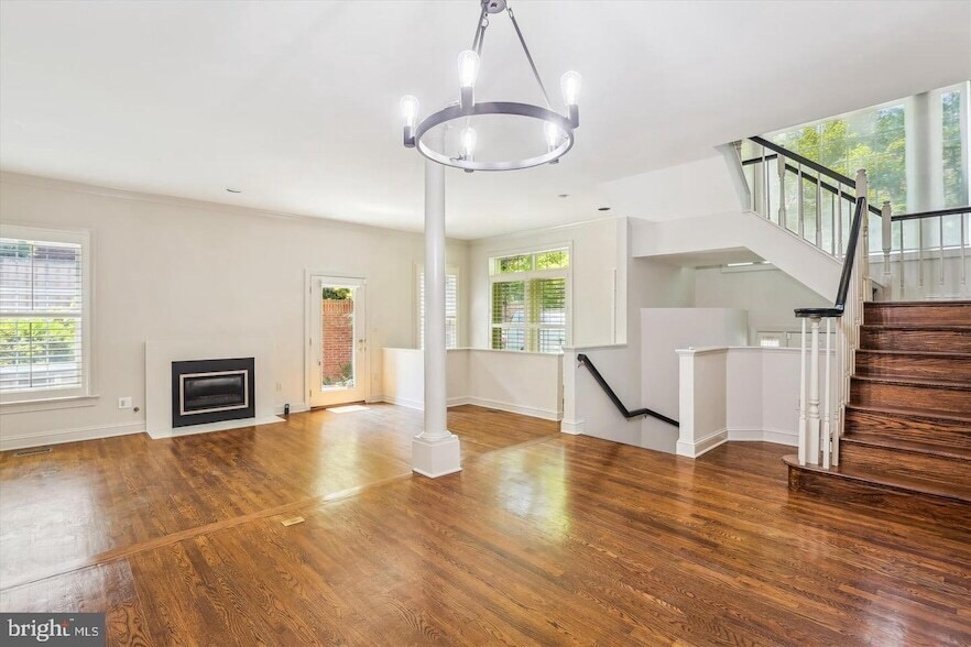 Foto principal - 1596 N Colonial Terrace