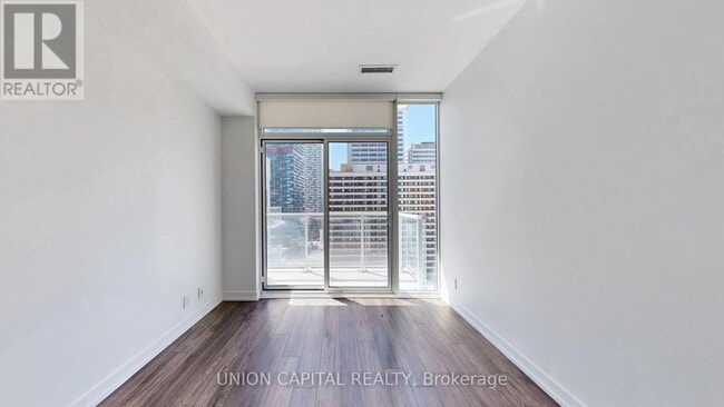 Building Photo - 33 Helendale Ave