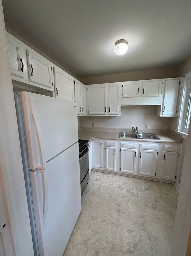 Building Photo - Condo in Myers Park Area!