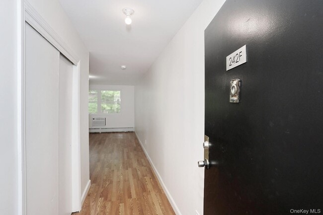 Foto del edificio - 242 Kearsing Pkwy
