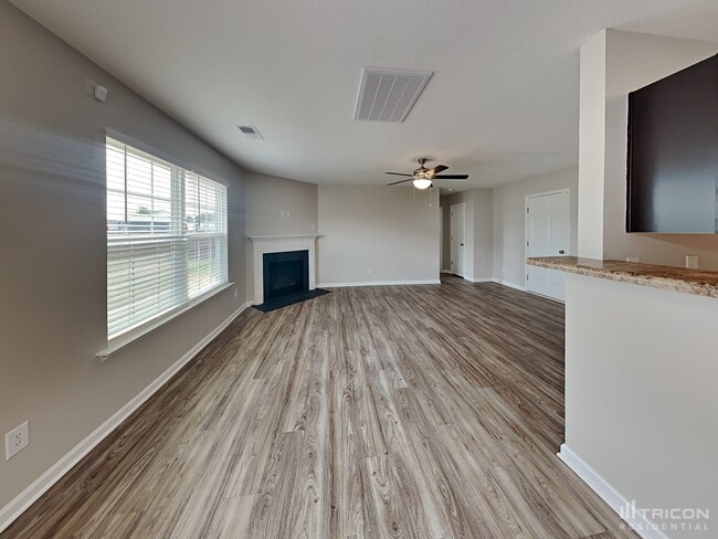 Foto del edificio - 905 Farnsworth Dr