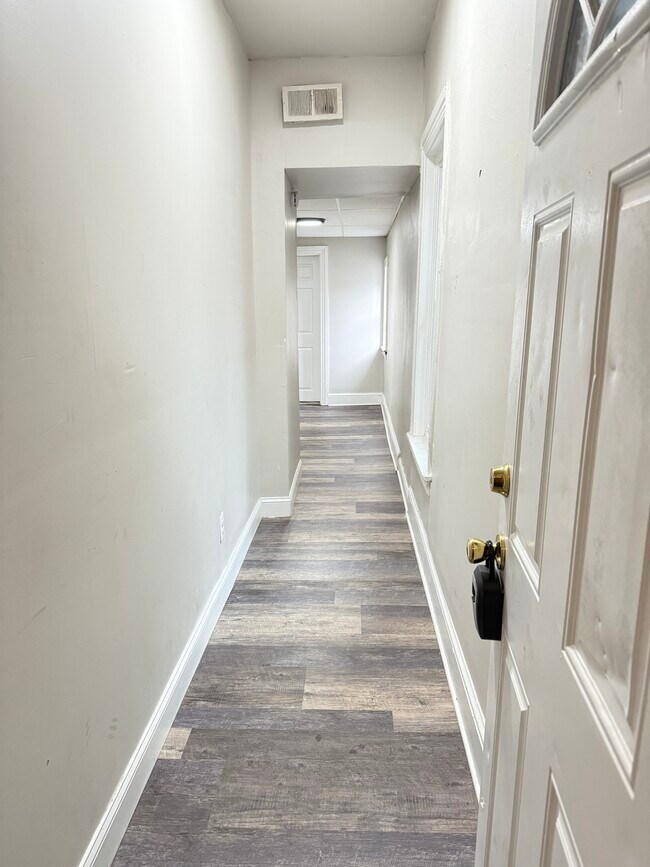 Building Photo - 128 N York St