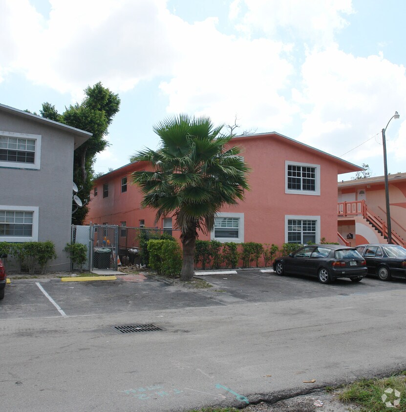Building Photo - 632 SW 16th Ave