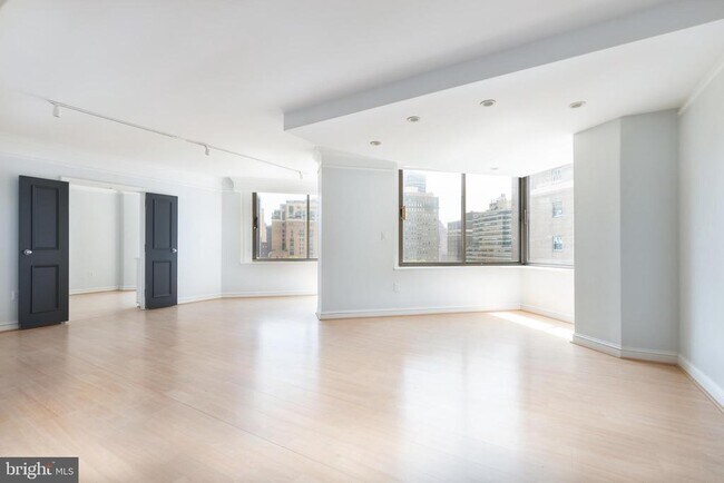 Building Photo - 202-10 W Rittenhouse Square