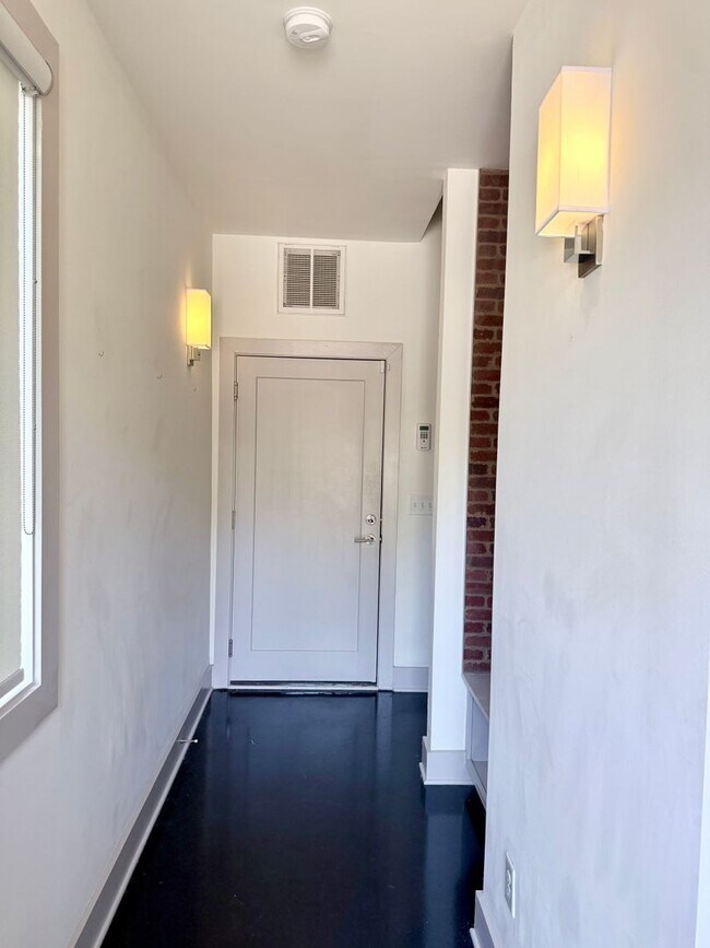 Foto del edificio - 3 bedroom/3.5 baths/ 12th S