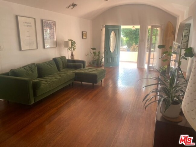 Foto del edificio - 1414 Armadale Ave