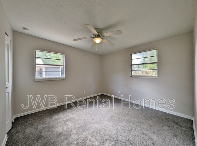 Foto del edificio - 2862 8th St W