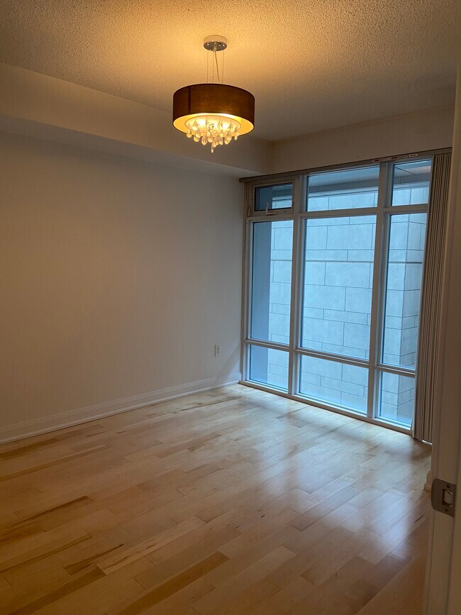 Photo du bâtiment - 2221 Yonge St