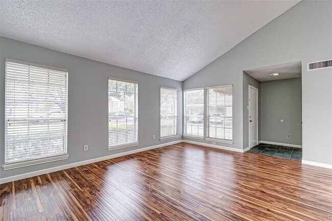 Foto del edificio - 7983 Kendalia Dr