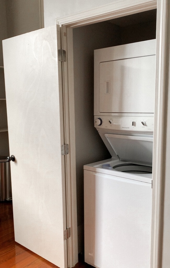 Building Photo - 3404 Dauphine St