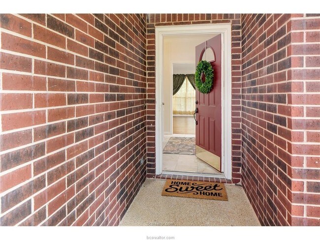 Building Photo - 606 Castlebrook Dr