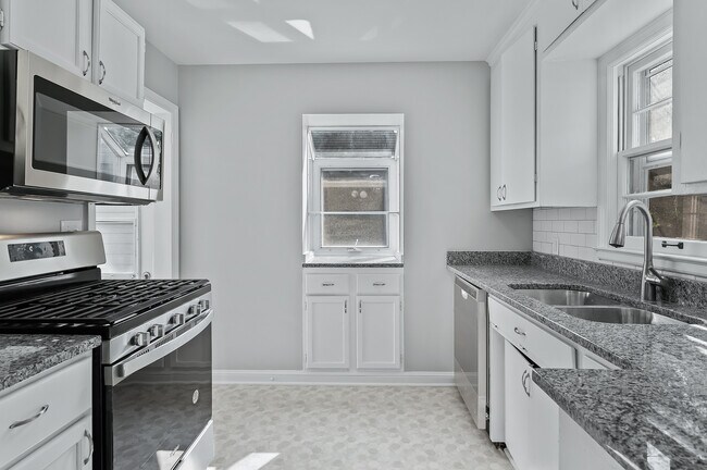 Foto del edificio - 6107 Bryant Ave N