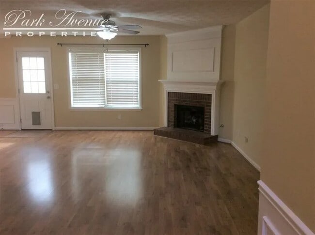 Foto del edificio - Room in House on Evanston Ct