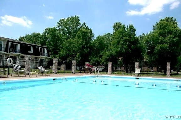 Building Photo - 151 Peppertree Dr