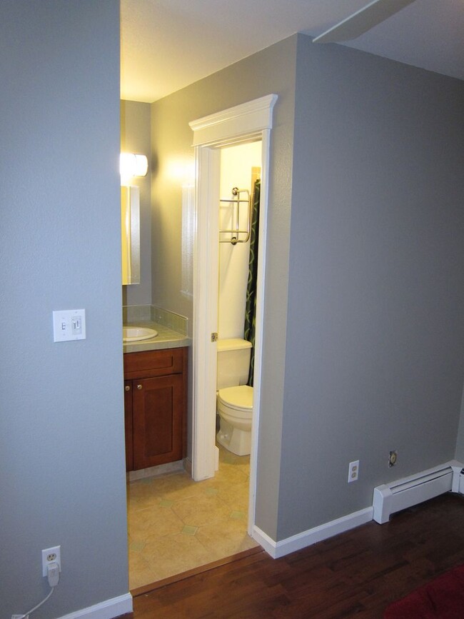Foto del edificio - Lofted one bedroom condo, close to everyth...