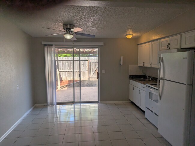 Cocina - 6751 Carnelian Ave