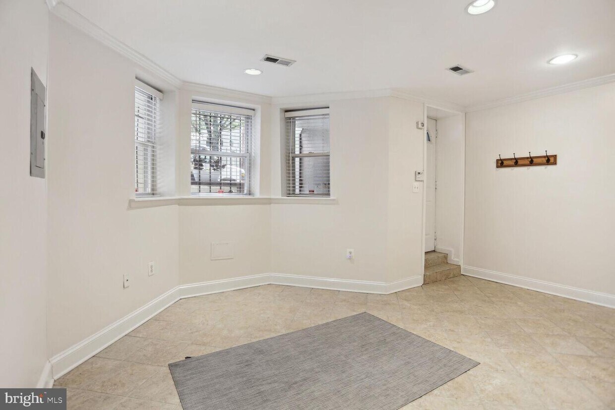 Foto principal - 61 Rhode Island Ave NW