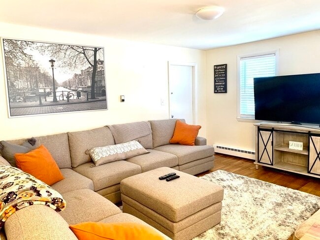 Foto del edificio - 714 Pleasant St