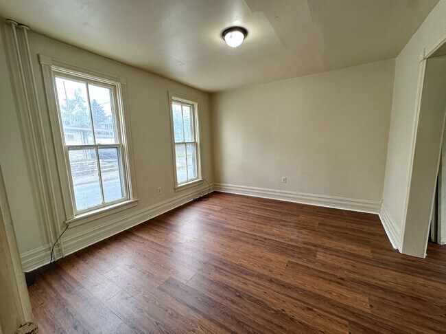 Foto del edificio - AVAILABLE NOW! 3BR 1.5 BTH