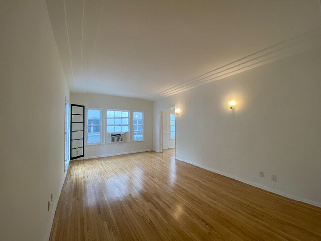 Foto del edificio - 9006 Burton Way