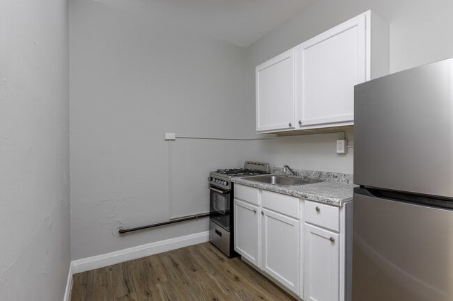 Building Photo - 5451 S Cornell Ave