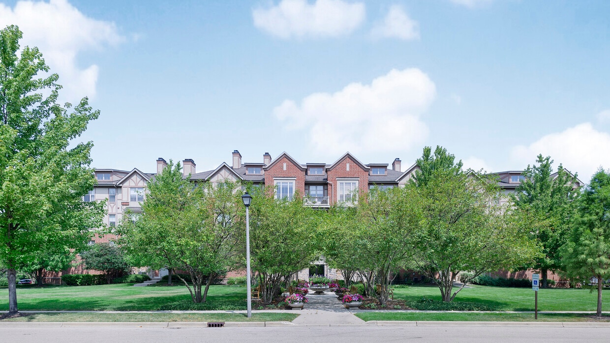 Exterior - 1950 Farnsworth Ln
