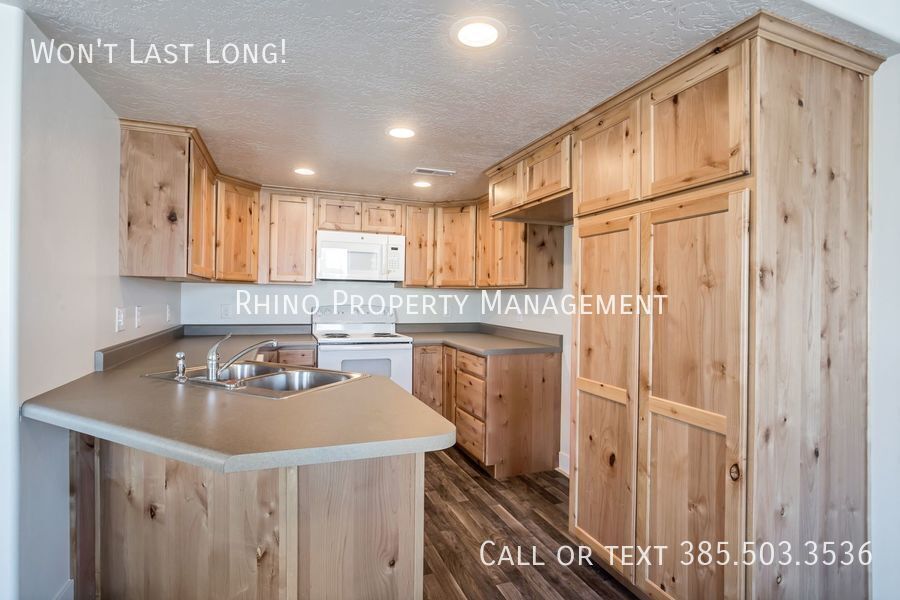 Primary Photo - 3 Bedroom/2.5 Bathroom Townhome In Midvale