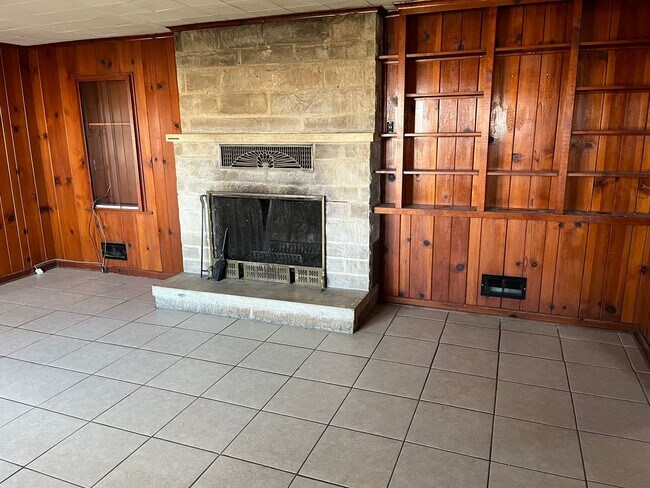 Foto del edificio - Pet Friendly House in Dow IL on 1 Acre