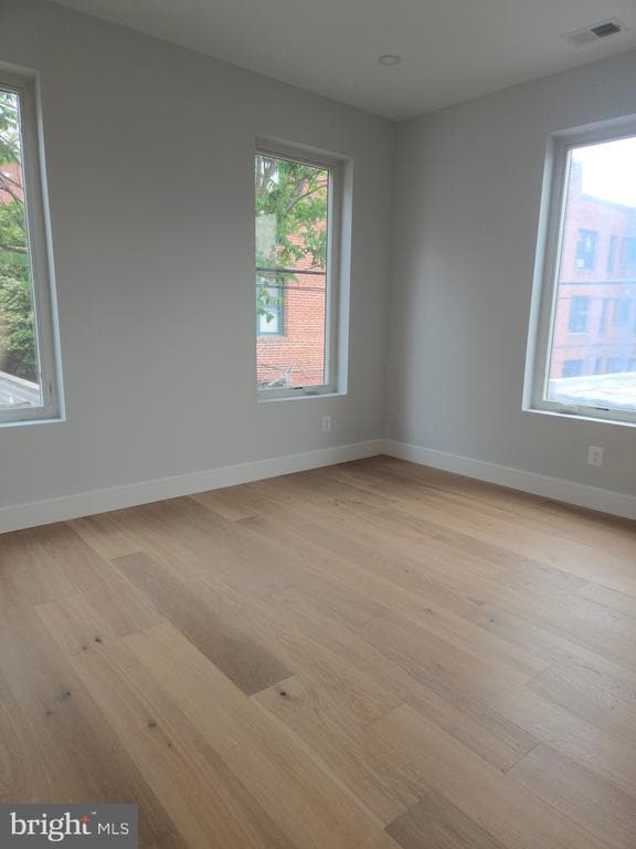 Foto del edificio - 3215 Mt Pleasant St NW