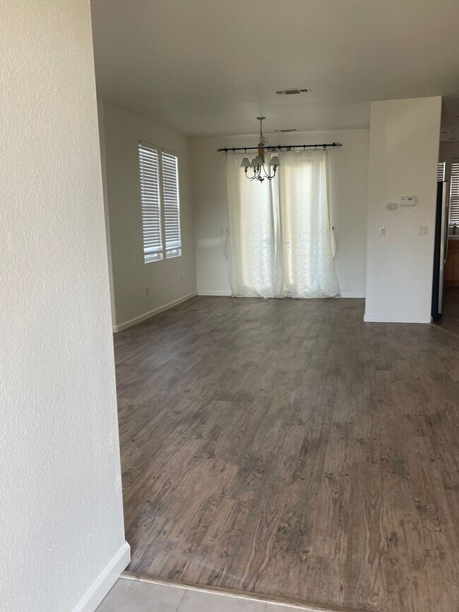 Foto del edificio - 8143 Carlisle Way