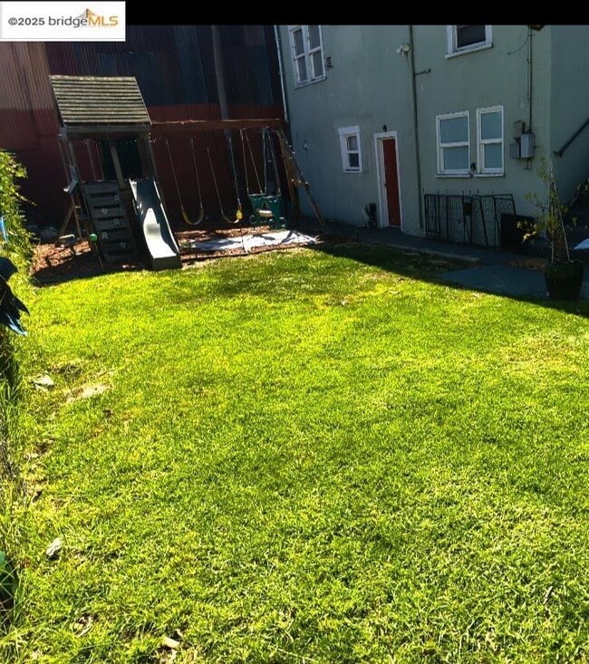 Building Photo - 2820 Linden St