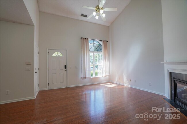 Foto del edificio - 3210 Summerfield Ridge Ln