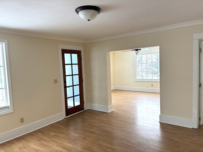 Foto del edificio - 616 E 8th St