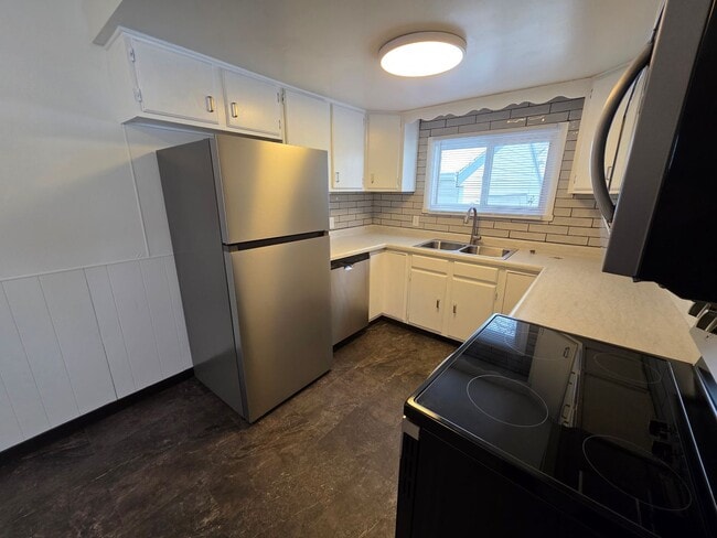 Building Photo - 940 W Weiland Ave