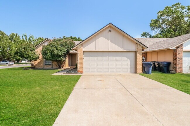 Building Photo - 11040 N Eagle Ln