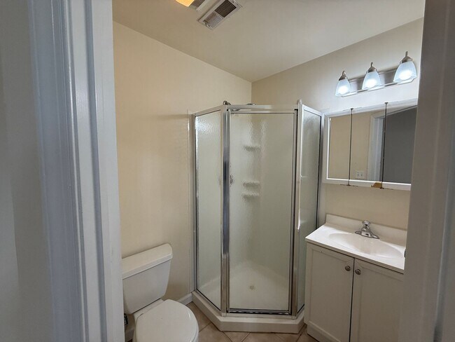 Foto del edificio - Modern New Luxury Temple Apartments