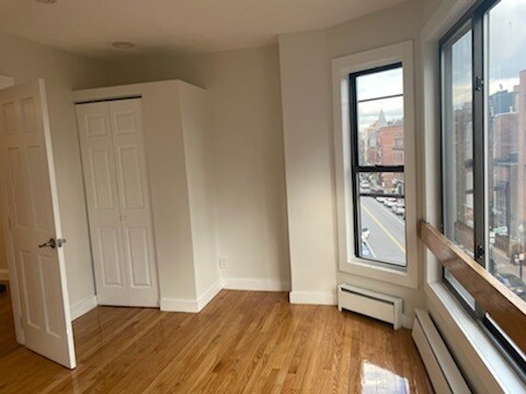 Building Photo - 204 Hanover St