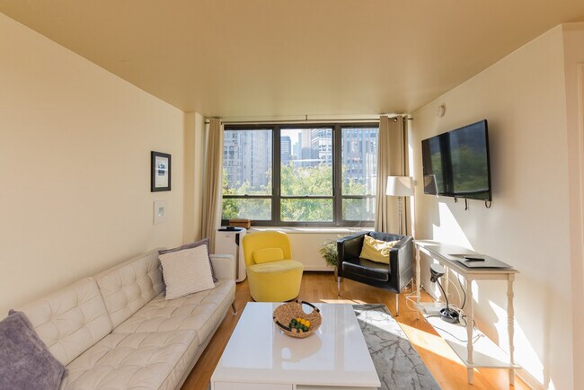 Foto del edificio - 222 E Pearson St