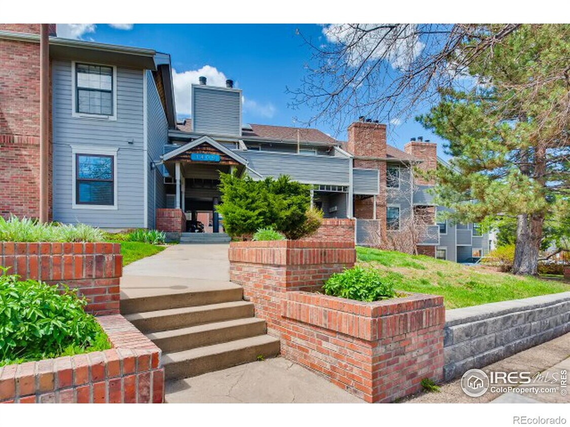 Foto principal - "Chic Urban Retreat: Cozy 1-Bed Condo in t...
