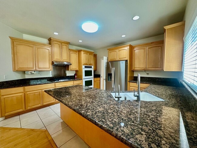 Building Photo - 388 Knowles Dr
