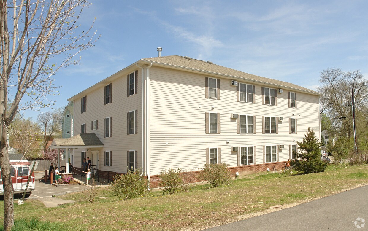 Foto principal - 99 4th St