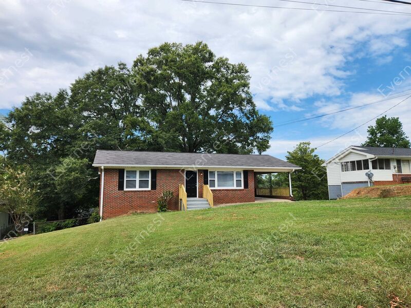 Primary Photo - 234 Flora Ave SE