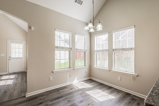 Foto del edificio - 604 Brookwater Dr