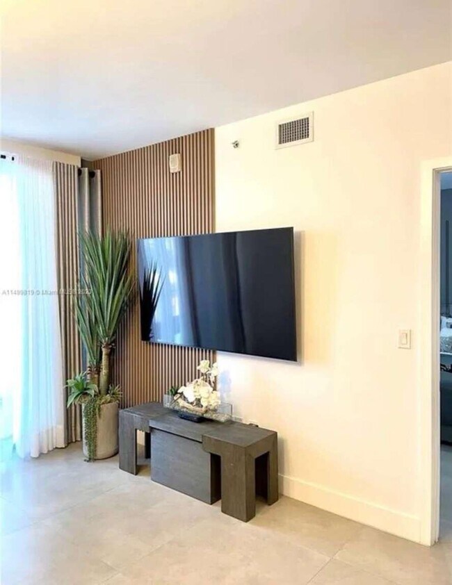 Foto del edificio - 488 NE 18th St